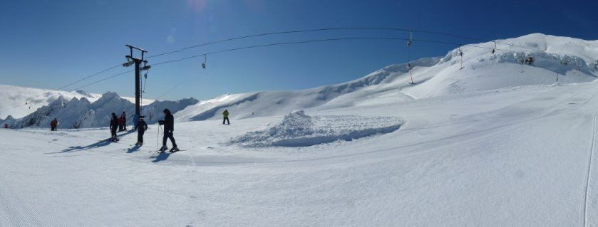 Panoramablick und perfekt präparierte Pisten im Skigebiet Whakapapa.