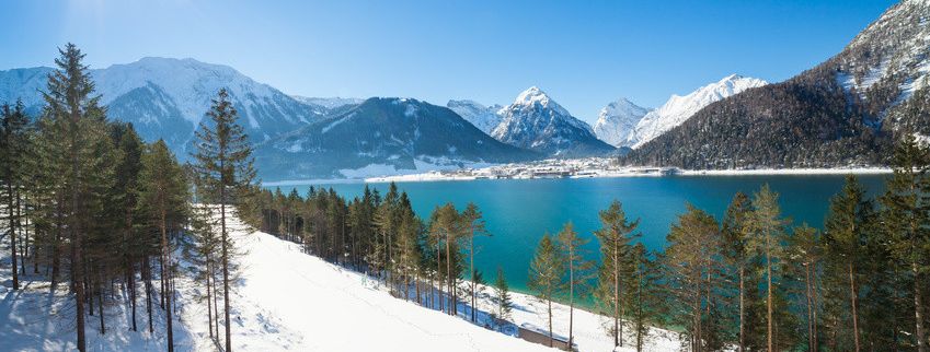 Der Achensee glänzt auch im Winter durch ein eindrucksvolles Panorama
