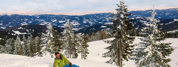 Die Winterwege bieten Gelegenheiten, im unberührten Schnee herum zu tollen.