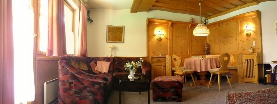 Wohnzimmer mit zusätzlichen Schlafgelegenheiten