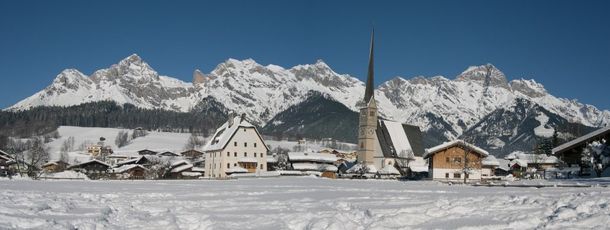 Kirche und Pfarrhof von Maria Alm