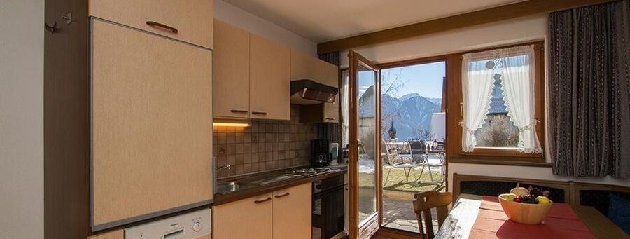 Appartement Bergblick 3: Die südseitig ausgerichtete Türe vom Wohnraum führt zum großen Garten :) :) :)