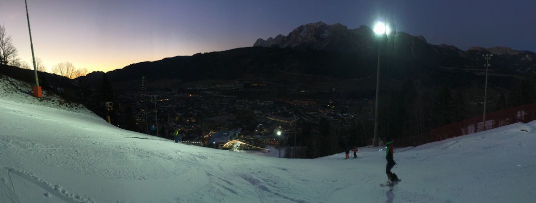 Einfach nur schön: Die 4 Berge Skischaukel erstreckt sich auf 20km von Ost nach West und bietet einen Traumblick auf den Hohen Dachstein.