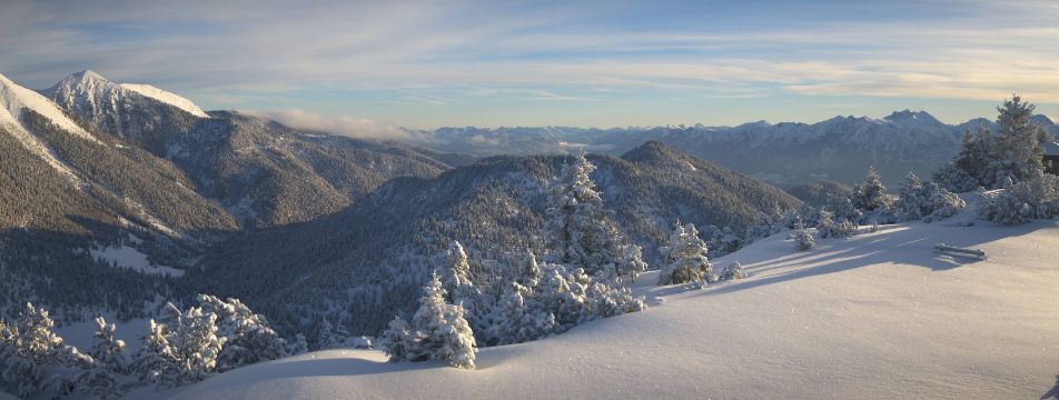 Aussicht vom Panoramaberg Wank auf das Skigebiet Garmisch-Classic