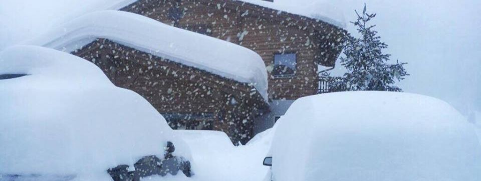 In Livigno: Autos werden zu Schneebergen.