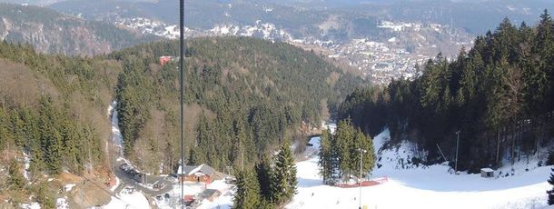 Neben zwei Schleppliften und einem Seillift befördert ein Sessellift die Wintersportler