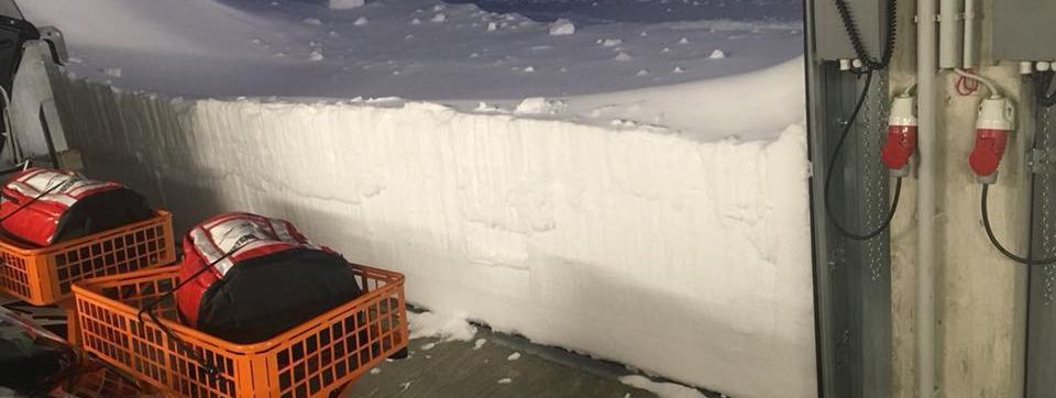 How to not be able to leave the garage with tons of snow in front of its door: Actual footage of the current situation in Soelden.