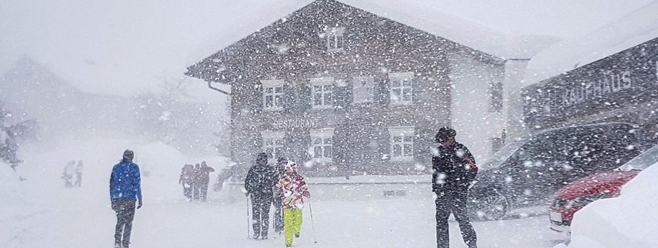 Heftiges Schneetreiben am Sonntag in Lech-Zürs.