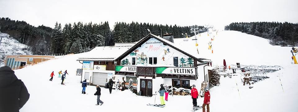 Auch im Skiliftkarussell Winterberg hat die Saison am zweiten Advents-Wochenende begonnen. In den nächsten 48 Stunden werden hier über 20cm Neuschnee fallen.