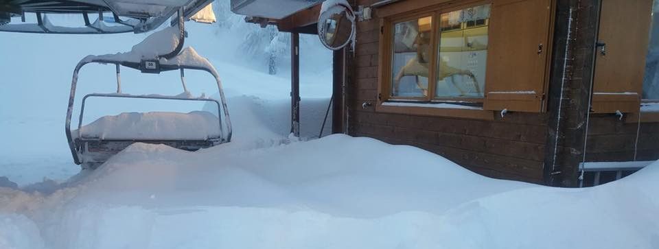 Nichts geht mehr. Die Lifte in den Südalpen wurden komplett eingeschneit.