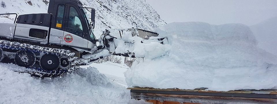 In Bonneval sur Arc, the snow blanket is on a level with the village's rooftops.
