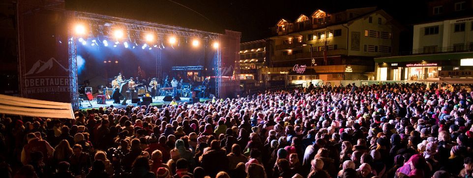 Partystimmung wird an den ersten beiden Dezember-Wochenenden im Ortskern von Obertauern herrschen.