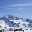 Wintersports enthusiasts are conveyed with 130 lifts.
