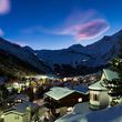 Der Ort Saas-Fee bei Nacht.