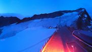 Archiviertes Webcam Bild: Sölden Rettenbachgletscher: Weltcupstrecke an der Schwarze Schneid Bahn am 23.07.2026 um 04:53 Uhr