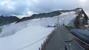 Archiviertes Webcam Bild: Sölden Rettenbachgletscher: Weltcupstrecke an der Schwarze Schneid Bahn am 23.07.2026 um 06:53 Uhr