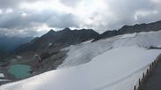 Archiviertes Webcam Bild: Sölden Rettenbachgletscher: Weltcupstrecke an der Schwarze Schneid Bahn am 23.07.2026 um 08:53 Uhr