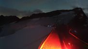 Archiviertes Webcam Bild: Sölden Rettenbachgletscher: Weltcupstrecke an der Schwarze Schneid Bahn am 23.07.2026 um 00:53 Uhr