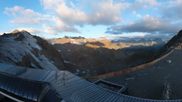 Archiviertes Webcam Bild: Sölden Rettenbachgletscher: Weltcupstrecke an der Schwarze Schneid Bahn am 26.08.2026 um 07:50 Uhr