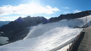 Archiviertes Webcam Bild: Sölden Rettenbachgletscher: Weltcupstrecke an der Schwarze Schneid Bahn am 26.08.2026 um 08:50 Uhr