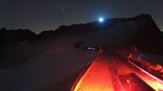 Archiviertes Webcam Bild: Sölden Rettenbachgletscher: Weltcupstrecke an der Schwarze Schneid Bahn am 07.09.2026 um 00:16 Uhr