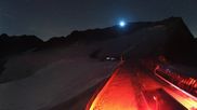 Archiviertes Webcam Bild: Sölden Rettenbachgletscher: Weltcupstrecke an der Schwarze Schneid Bahn am 07.09.2026 um 02:16 Uhr
