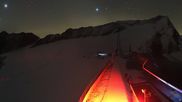 Archiviertes Webcam Bild: Sölden Rettenbachgletscher: Weltcupstrecke an der Schwarze Schneid Bahn am 15.10.2026 um 04:16 Uhr
