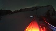 Archiviertes Webcam Bild: Sölden Rettenbachgletscher: Weltcupstrecke an der Schwarze Schneid Bahn am 15.10.2026 um 00:16 Uhr