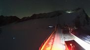 Archiviertes Webcam Bild: Sölden Rettenbachgletscher: Weltcupstrecke an der Schwarze Schneid Bahn am 10.10.2026 um 00:44 Uhr