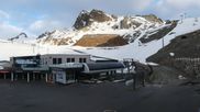 Archived webcam image showing Tiefenbachgletscher Sölden on 7 Jun 2026 at 06:07