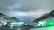 Archiviertes Webcam Bild: Sölden Rettenbachgletscher: Weltcuptribüne und Talstation am 12.04.2026 um 22:28 Uhr
