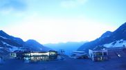 Archiviertes Webcam Bild: Sölden Rettenbachgletscher: Weltcuptribüne und Talstation am 28.05.2026 um 04:03 Uhr
