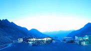 Archiviertes Webcam Bild: Sölden Rettenbachgletscher: Weltcuptribüne und Talstation am 12.07.2026 um 04:15 Uhr