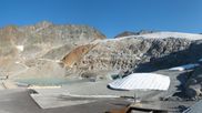 Archiviertes Webcam Bild: Sölden Rettenbachgletscher: Weltcuptribüne und Talstation am 12.07.2026 um 18:52 Uhr