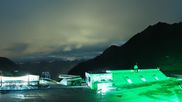 Archiviertes Webcam Bild: Sölden Rettenbachgletscher: Weltcuptribüne und Talstation am 26.08.2026 um 04:57 Uhr