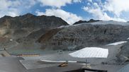 Archiviertes Webcam Bild: Sölden Rettenbachgletscher: Weltcuptribüne und Talstation am 26.08.2026 um 16:57 Uhr