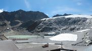 Archiviertes Webcam Bild: Sölden Rettenbachgletscher: Weltcuptribüne und Talstation am 26.08.2026 um 12:57 Uhr