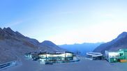 Archiviertes Webcam Bild: Sölden Rettenbachgletscher: Weltcuptribüne und Talstation am 01.10.2026 um 06:27 Uhr