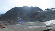 Archiviertes Webcam Bild: Sölden Rettenbachgletscher: Weltcuptribüne und Talstation am 01.10.2026 um 10:27 Uhr