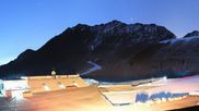 Archiviertes Webcam Bild: Sölden Rettenbachgletscher: Weltcuptribüne und Talstation am 15.10.2026 um 06:31 Uhr