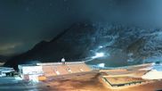 Archiviertes Webcam Bild: Sölden Rettenbachgletscher: Weltcuptribüne und Talstation am 12.10.2026 um 02:53 Uhr