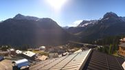 Archived webcam image showing Hotel Goldener Berg: village view Oberlech on 27 Oct 2026 at 10:50