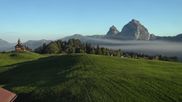 Archiviertes Webcam Bild: Bergstation Standseilbahn Schwyz-Stoos am 28.09.2026 um 08:20 Uhr