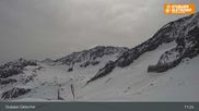 Archiviertes Webcam Bild: Stubaier Gletscher: Bergstation Eisgrat am 12.04.2026 um 11:34 Uhr