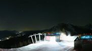 Archived webcam image showing Hauser Kaibling: Panoramic view at top station Senderbahn on 9 Apr 2026 at 00:07