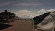 Archiviertes Webcam Bild: Saas Fee: Restaurant Mittelallalin und Gletscherskigebiet am 04.08.2026 um 04:08 Uhr