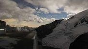 Archiviertes Webcam Bild: Saas Fee: Restaurant Mittelallalin und Gletscherskigebiet am 26.08.2026 um 00:50 Uhr