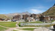 Archived webcam image showing Le Lac de Tignes, Tignes on 26 Sep 2026 at 14:13