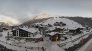 Archived webcam image showing Sport Strolz Lech on 1 Apr 2026 at 07:21