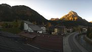 Archiviertes Webcam Bild: Lech am Arlberg: Blick von Sport Strolz am 17.10.2026 um 08:01 Uhr